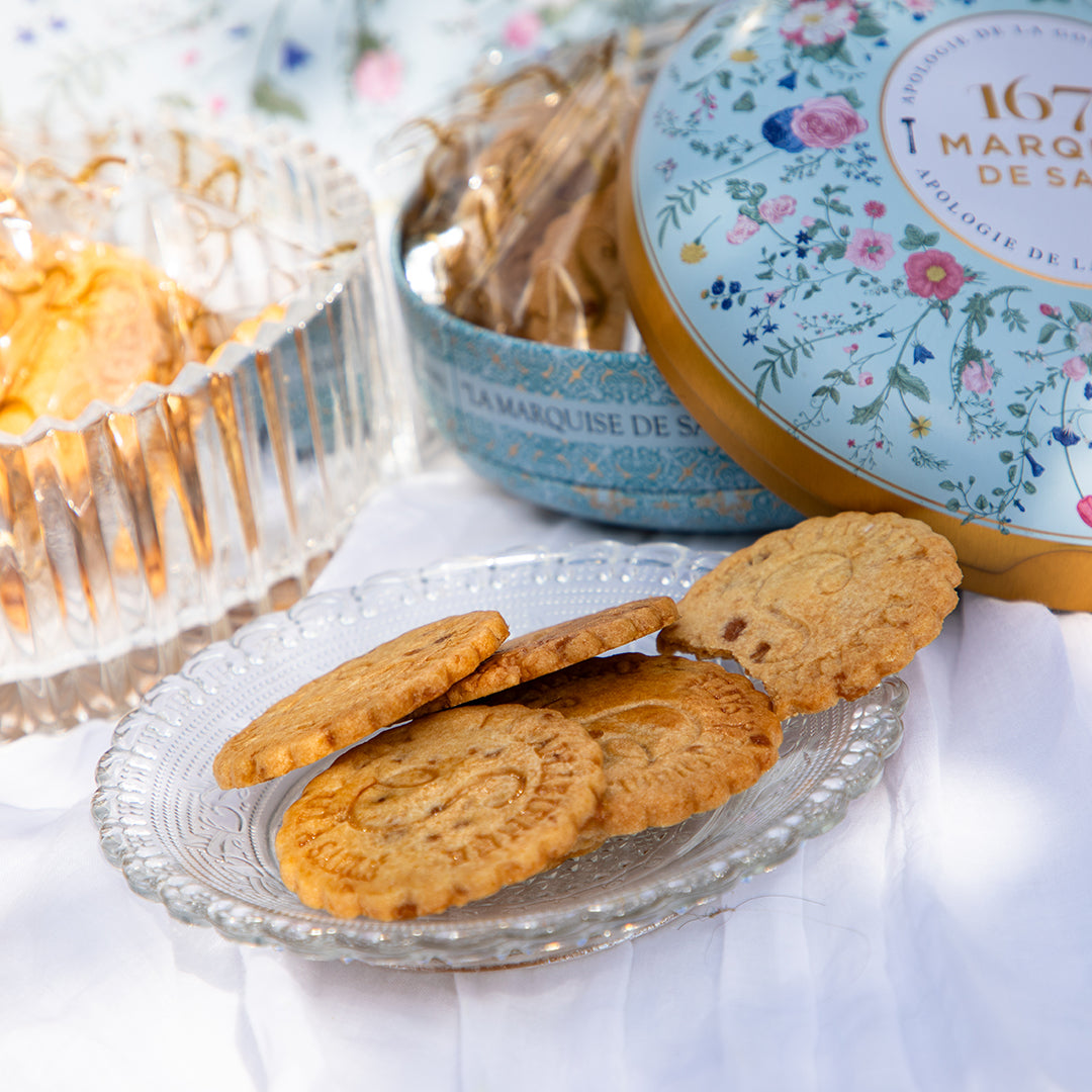 Biscuits sablés aux pépites de caramel beurre salé - boite métal ronde "Bouquet sauvage" 175g