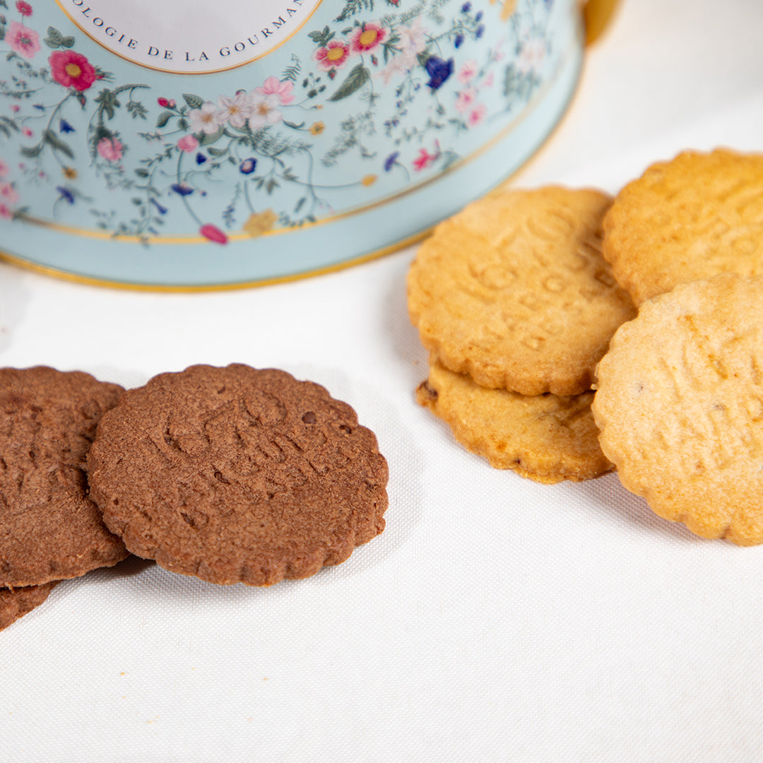 Biscuits sablés assortiment nature et tout chocolat - seau métal "bouquet sauvage" 250g