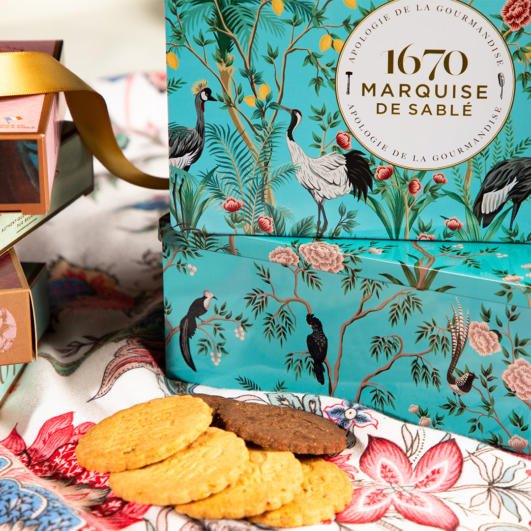 Biscuits sablés assortiment sablés nature, tout chocolat et pépites de citron - boite métal "Invitation au voyage" 300g