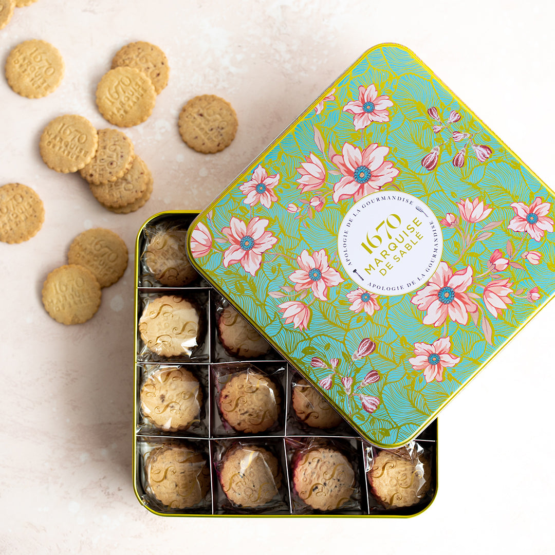 Biscuits sablés assortiment nature, pépites de caramel, de chocolat et d'abricot - coffret métal "Féérie végétale" 400 g