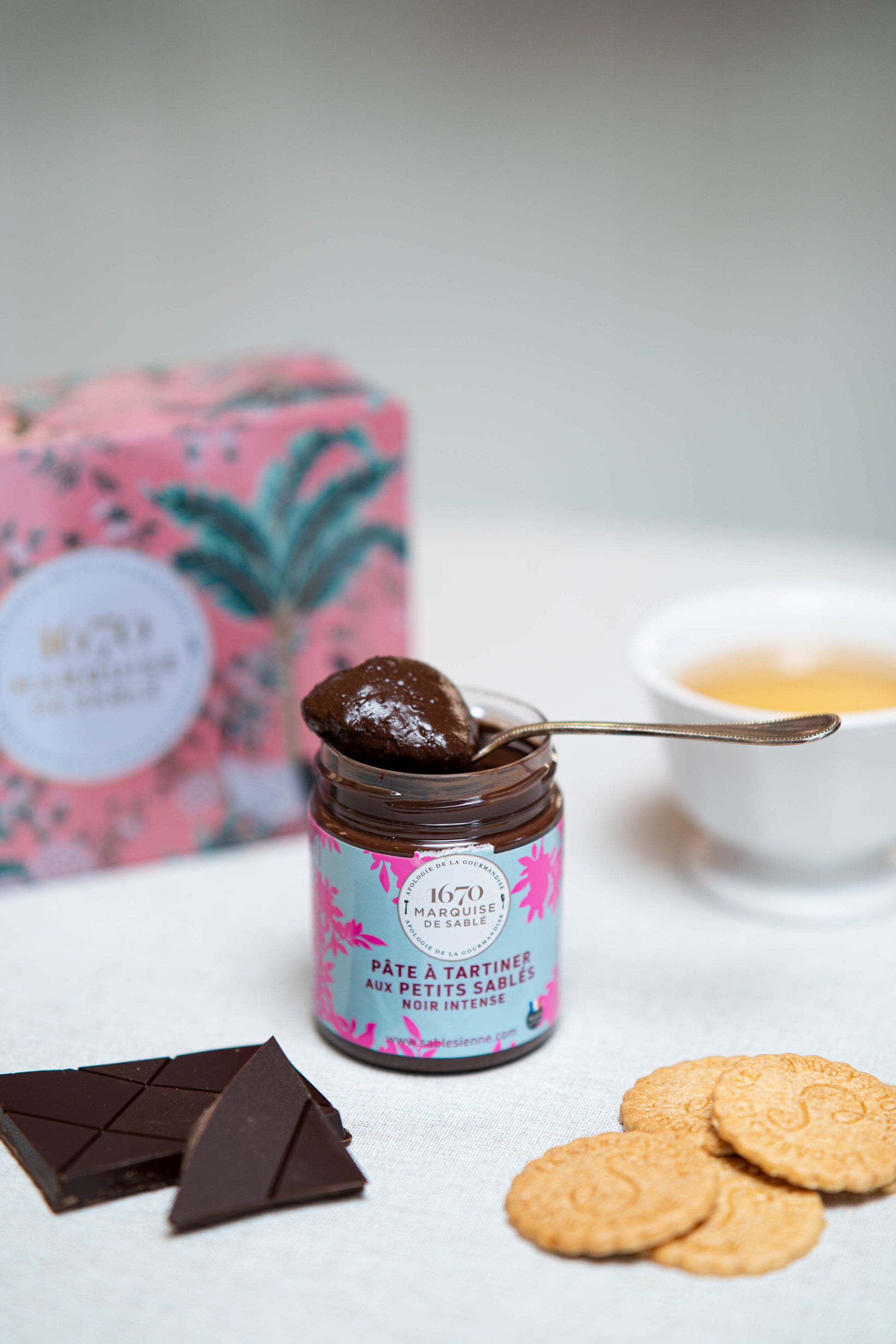 Pâte à tartiner noir intense aux petits sablés - pot 250g