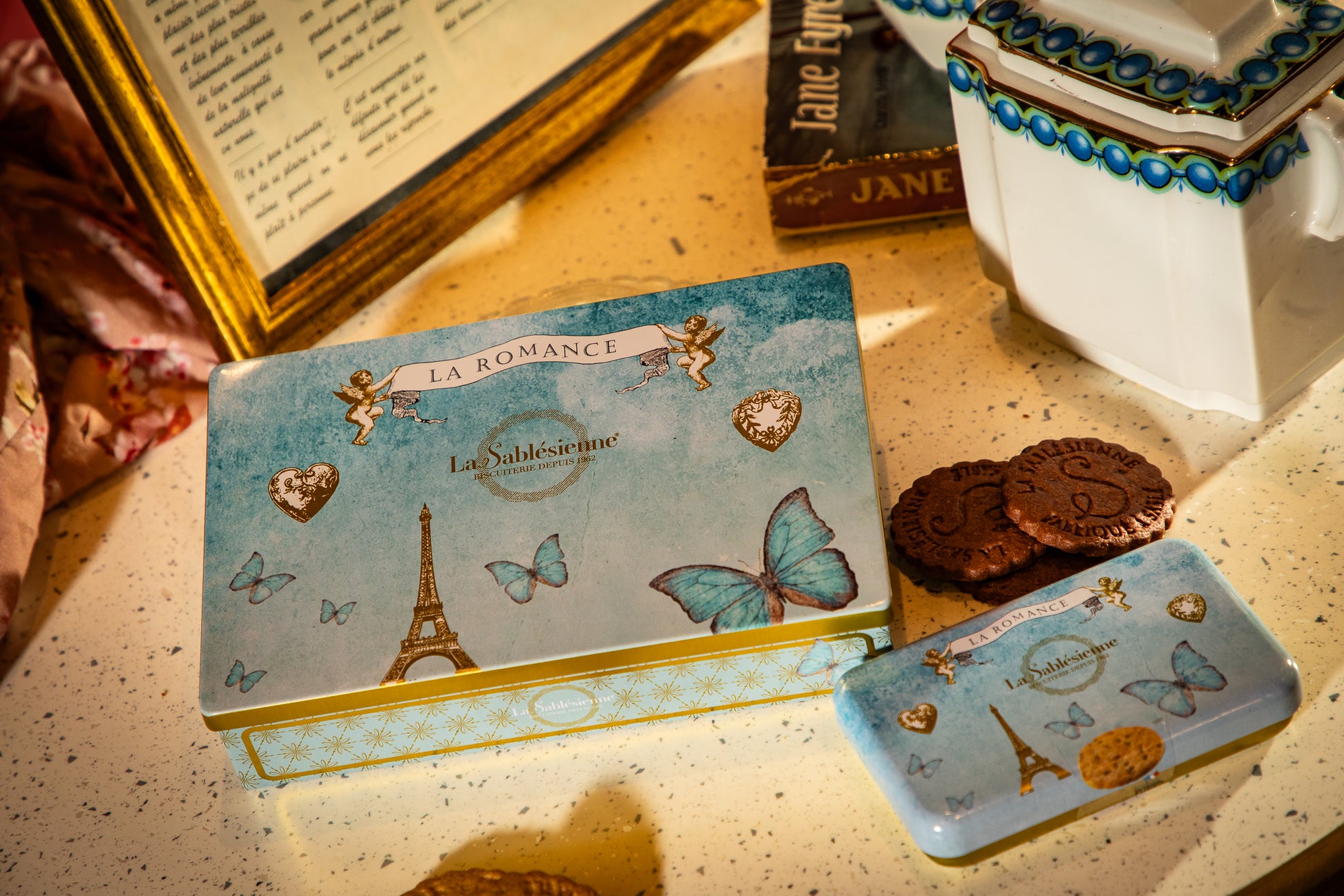Biscuits sablés aux pépites de caramel - boite métal " Romance" 150g